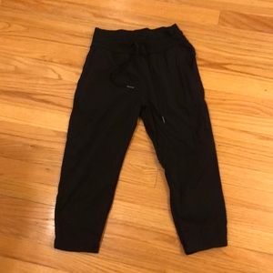 Lululemon size 2 crop pants